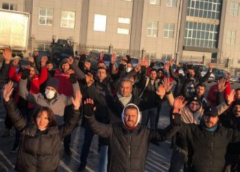 Migros depo işçileri soğuk havaya rağmen direniyor