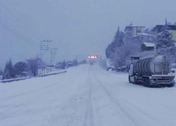 Sertavul Geçidi kar yağışı nedeniyle ulaşıma kapatıldı