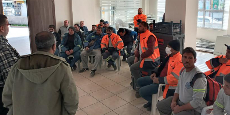 Seyhan Belediyesi’nde işçilerden grev kararı Seyhan Belediyesi’nde işçilerden grev kararı