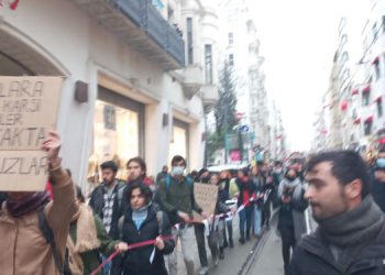 Taksim’de fatura eylemi: 26 öğrenci gözaltına alındı