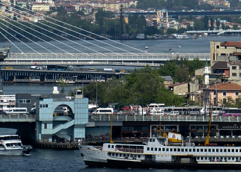 İstanbul Boğazı çift yönlü olarak geçişlere kapatıldı