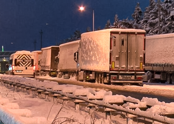 İstanbul’da kar etkisini artırdı: TIR ve kamyon girişleri durduruldu