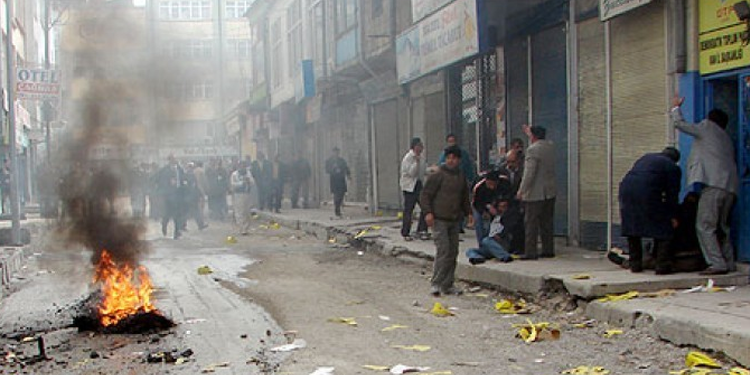 Kürtler Newroz için engel tanımıyor Kürtler Newroz için engel tanımıyor