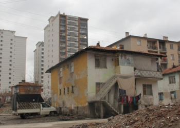 Mültecilere zorunlu göç ‘seyreltme projesiyle’ sürüyor