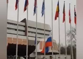 Avrupa Konseyi önünden Rusya bayrağı kaldırıldı