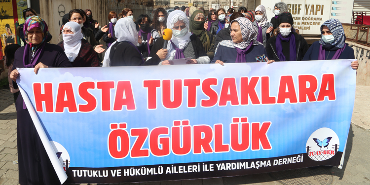 Cezaevlerindeki kadınlar için yürüdüler: Tutsakların sesi olacağız Cezaevlerindeki kadınlar için yürüdüler: Tutsakların sesi olacağız