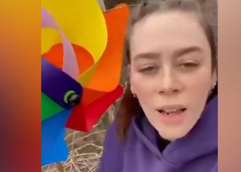 Demet Evgar, 8 Mart için tek kişilik eylem yaptı