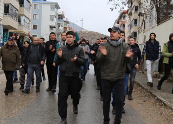 Dersimli gençlerden sloganlı Newroz yürüyüşü