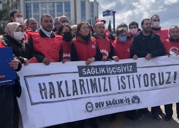 Dev Sağlık-İş, topladıkları imzaları Sağlık Bakanlığı’na iletti
