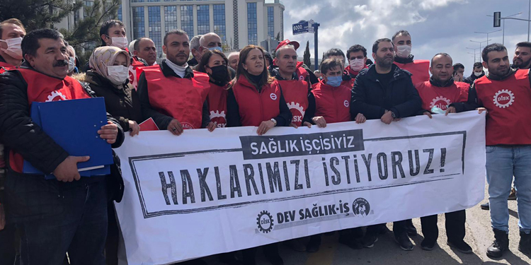 Dev Sağlık-İş, topladıkları imzaları Sağlık Bakanlığı’na iletti Dev Sağlık-İş, topladıkları imzaları Sağlık Bakanlığı’na iletti