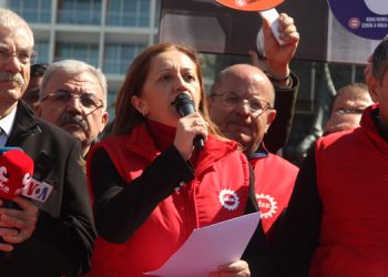 DİSK İzmir’den seslendi: Bu böyle gitmez