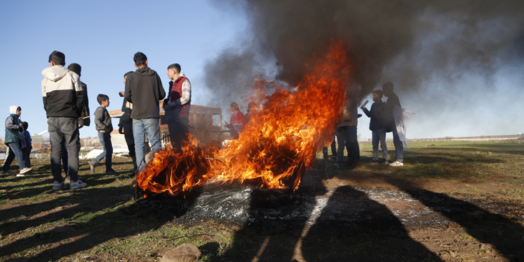 Diyarbakır’ın 4 ilçesinde Newroz kutlaması Diyarbakır’ın 4 ilçesinde Newroz kutlaması