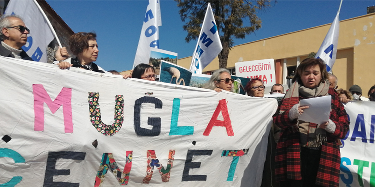 Ekolojistlerden sulak alanda yapılaşmaya tepki Ekolojistlerden sulak alanda yapılaşmaya tepki