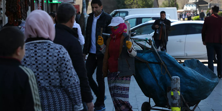 İBB İPA’dan katı atık işçileri raporu: Sayıları 500 bine ulaştı, işlerini kaybetmekten korkuyorlar İBB İPA’dan katı atık işçileri raporu: Sayıları 500 bine ulaştı, işlerini kaybetmekten korkuyorlar