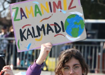 ‘İklim adaleti için grevdeyiz’