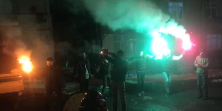 İstanbul’da gençlerden Newroz kutlaması İstanbul’da gençlerden Newroz kutlaması