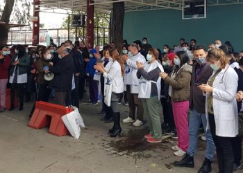 İzmir’de sağlık emekçilerine sözlü ve fiziki saldırı