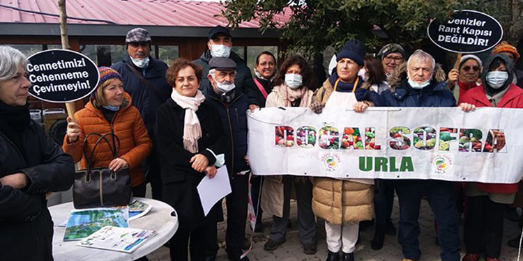 İzmir’de yurttaşlardan balık çiftliği tepkisi İzmir’de yurttaşlardan balık çiftliği tepkisi