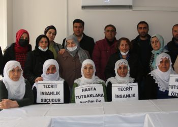 İzmir’deki Adalet Nöbeti’ne bir aile daha katıldı
