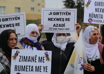 Kadınlar cezaevi önünde: Tecride son, tutuklulara özgürlük