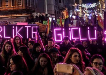 Kadınlar kampanyalarıyla tutuklu kadınların sesi oluyor