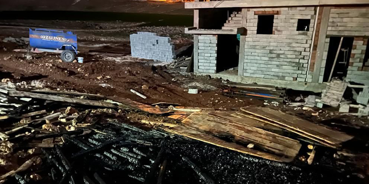 Korucu köyünde Êzîdî yurttaşın evi yakıldı Korucu köyünde Êzîdî yurttaşın evi yakıldı