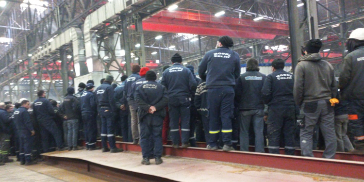 Modül çelik işçileri ödenmeyen ücretleri için iş durdurdu Modül çelik işçileri ödenmeyen ücretleri için iş durdurdu