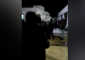 Öğrenciler su kesintilerini protesto etti