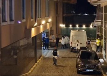 Otelin çatısından düştüğü iddia edilen kadının eşi tutuklandı Otelin çatısından düştüğü iddia edilen kadının eşi tutuklandı