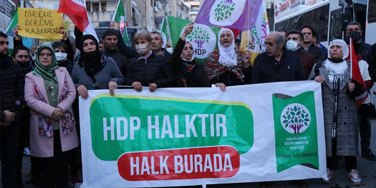 Polis baskını protesto edildi: Saldırıları boşa çıkaracağız Polis baskını protesto edildi: Saldırıları boşa çıkaracağız