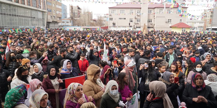 Serhat’ta Newroz: Bir gider bin geliriz Serhat’ta Newroz: Bir gider bin geliriz
