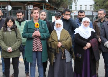 Tutuklu yakınlarından adliye önünde oturma eylemi