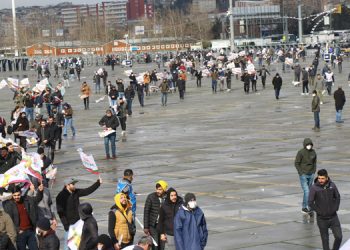 Vapur, tren ve otobüslerin istikameti Yenikapı: Yüzbinlerce İstanbullu yollarda