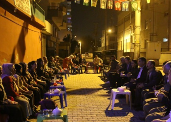 Cizre HDP önünde nöbette: Direneceğiz