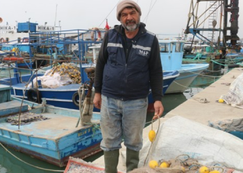 İş yapamayan balıkçılar teknelerini satıyor