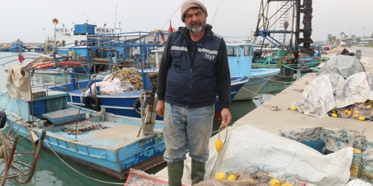 İş yapamayan balıkçılar teknelerini satıyor İş yapamayan balıkçılar teknelerini satıyor