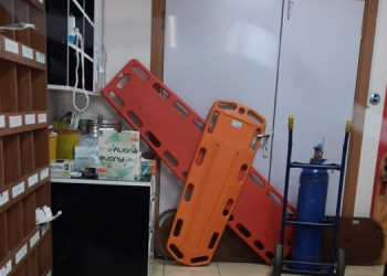 Sağlık çalışanlarına polis silahıyla saldırı