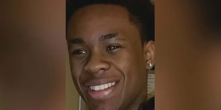 ABD’de siyahi genci ev baskınında öldüren polislere dava açılmayacak ABD’de siyahi genci ev baskınında öldüren polislere dava açılmayacak