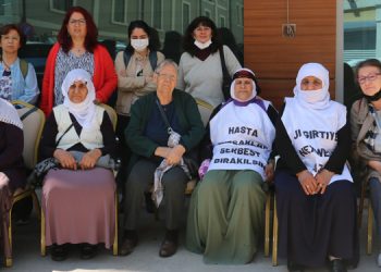 Adalet Nöbeti’nde Barzani’ye tepki: Kardeş kardeşi öldürmez