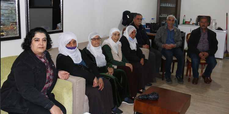 Adalet Nöbeti’nde Sevinç’in ölüme terk edilmesine tepki Adalet Nöbeti’nde Sevinç’in ölüme terk edilmesine tepki