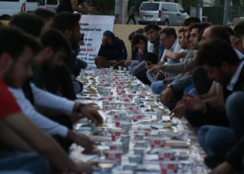 ”Adalet Sofrası”nın misafiri HDP’li gençler oldu