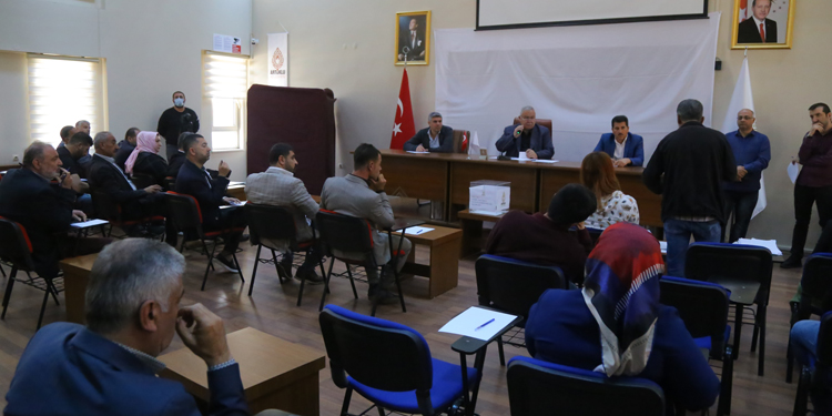 AKP’li başkan bir oyla ipten döndü AKP’li başkan bir oyla ipten döndü