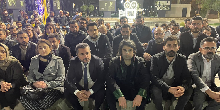 Avukata şiddet uygulayan polisin serbest bırakılması protesto edildi Avukata şiddet uygulayan polisin serbest bırakılması protesto edildi