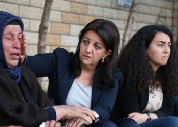 Buldan, Şenyaşar ailesi ile iftar yaptı