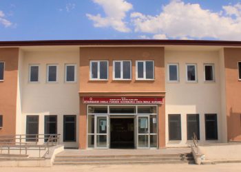 Cezaevinde Kürtçe şarkıya yasak uyarısı