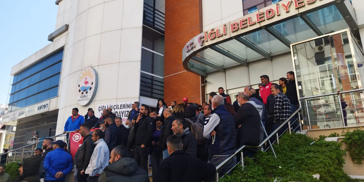 Çiğli Belediyesi ile sendika uzlaştı: İşçiler istifaya çağırdı Çiğli Belediyesi ile sendika uzlaştı: İşçiler istifaya çağırdı