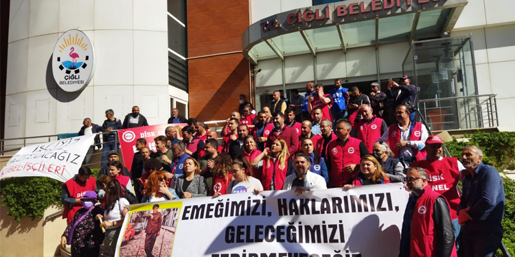 Çiğli Belediyesi işçilerinin eylemi 2’nci gününde Çiğli Belediyesi işçilerinin eylemi 2’nci gününde