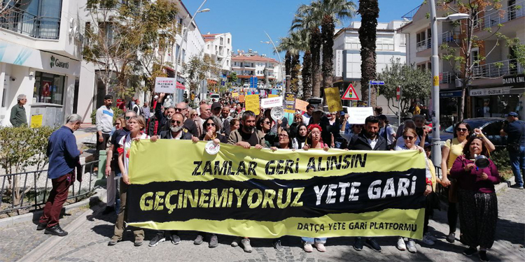 Datça’da ekonomik kriz protestosu: Geçinemiyoruz Datça’da ekonomik kriz protestosu: Geçinemiyoruz