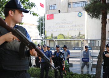 Diyarbakır Büyükşehir Belediyesi kayyımı mahkeme kararlarını tanımadı