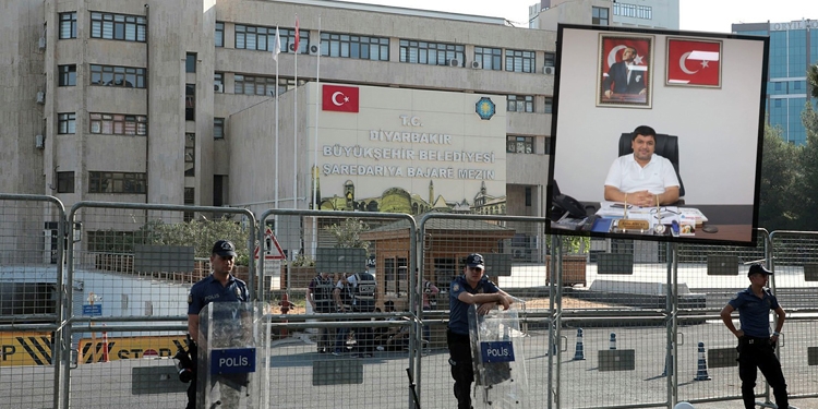 İsmi yolsuzluğa karışan DBB Genel Sekreteri tutuklandı İsmi yolsuzluğa karışan DBB Genel Sekreteri tutuklandı